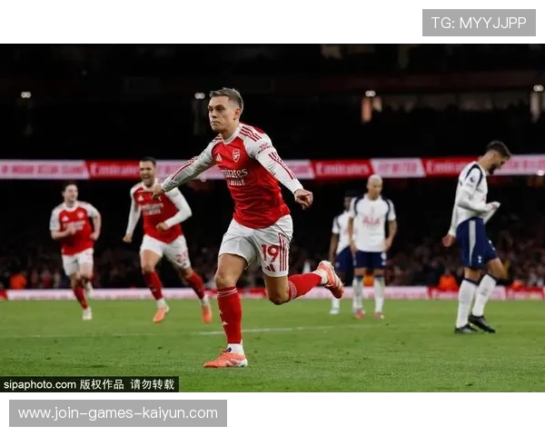 曼联中前场在比赛中实现多次战术配合