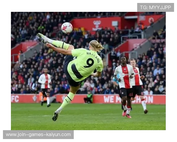 哈兰德射门动作简洁高效